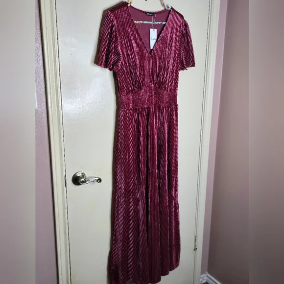 Simplee Maxi Velvet Dress Wine Color Size M NWT - Picture 2 of 6